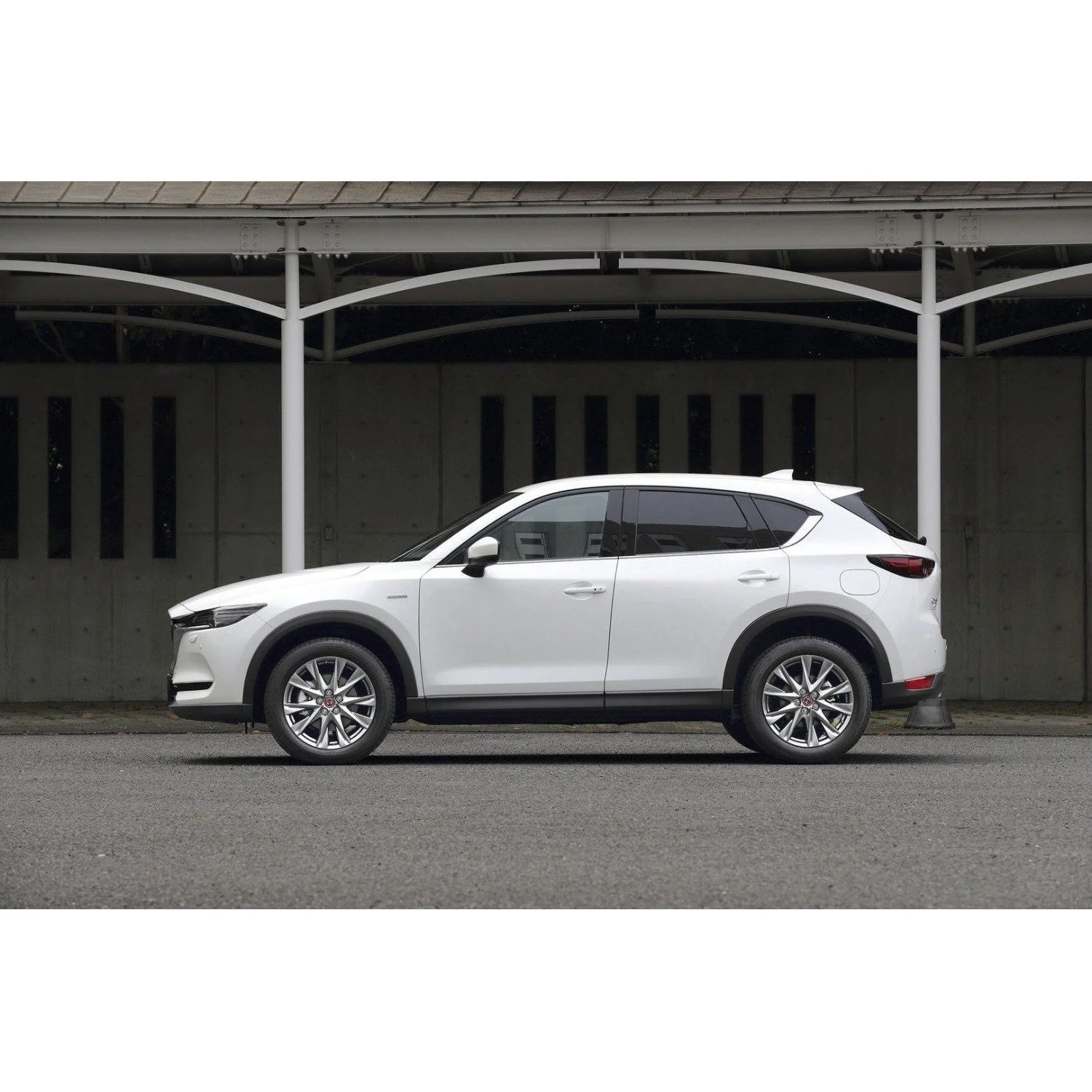 Center Cap, 100th Anniversary Edition in Gloss Black & Red | Mazda - Image 11