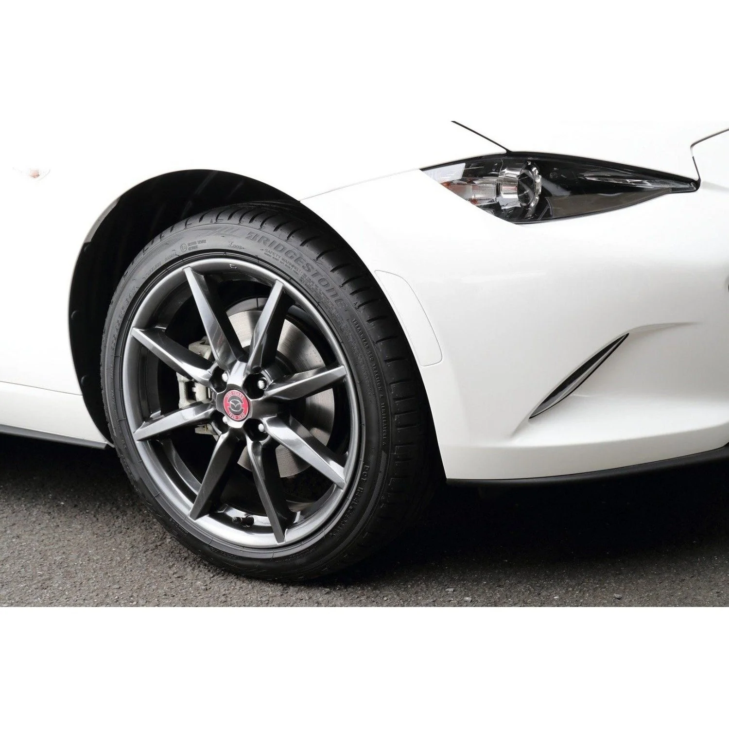 Center Cap, 100th Anniversary Edition in Gloss Black & Red | Mazda - Image 12