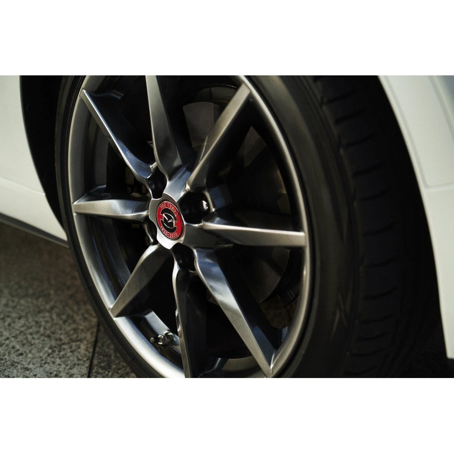 Center Cap, 100th Anniversary Edition in Gloss Black & Red | Mazda - Image 3