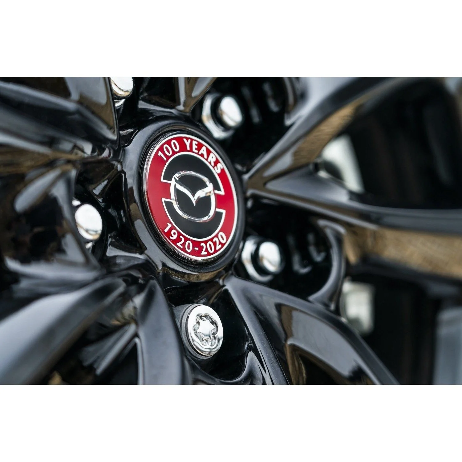 Center Cap, 100th Anniversary Edition in Gloss Black & Red | Mazda - Image 6