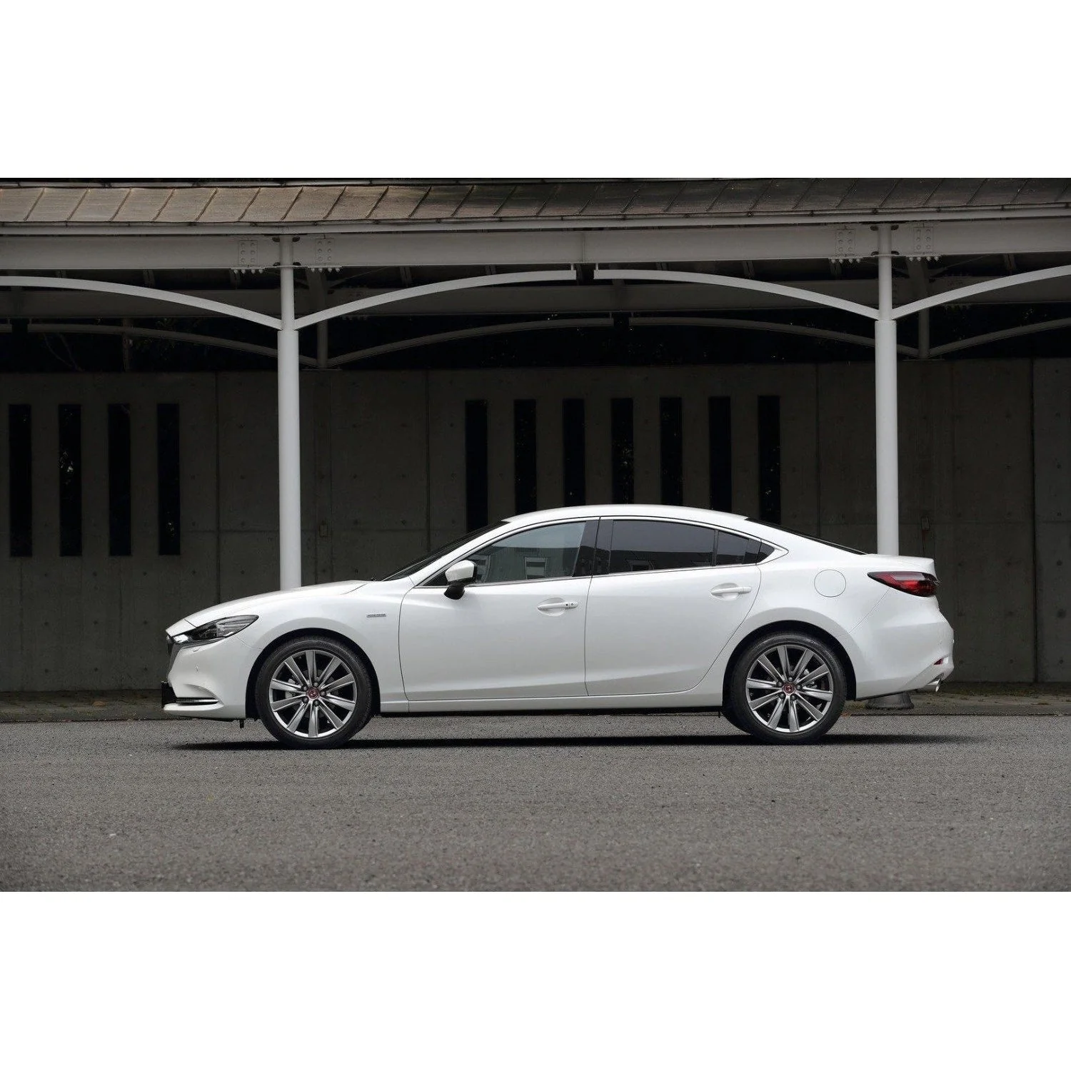 Center Cap, 100th Anniversary Edition in Gloss Black & Red | Mazda - Image 9